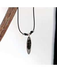 Ανδρικό κολιέ με επάργυρα και gunmetal στοιχεία Ανδρικό κολιέ από δερμάτινο κορδόνι με επάργυρα και gunmetal στοιχεία