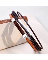 Δερμάτινο ανδρικό βραχιόλι με επάργυρα στοιχεία Δερμάτινο ανδρικό βραχιόλι με επάργυρα μεταλλικά στοιχεία