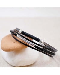 Δερμάτινο ανδρικό βραχιόλι με επάργυρα στοιχεία Δερμάτινο ανδρικό βραχιόλι με επάργυρα μεταλλικά στοιχεία