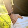 Ανδρικό ελαστικό βραχιόλι με ημιπολύτιμες πέτρες και μεταλλική νεκροκεφαλή