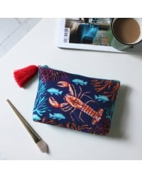 Νεσεσέρ Τσαντάκι Coral Lobster Νεσεσέρ Coral από μαλακό βελούδο κεντημένο με χάντρες και πούλιες