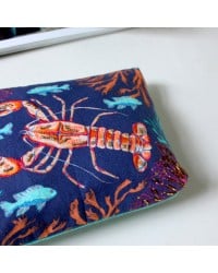 Νεσεσέρ Τσαντάκι Coral Lobster Νεσεσέρ Coral από μαλακό βελούδο κεντημένο με χάντρες και πούλιες