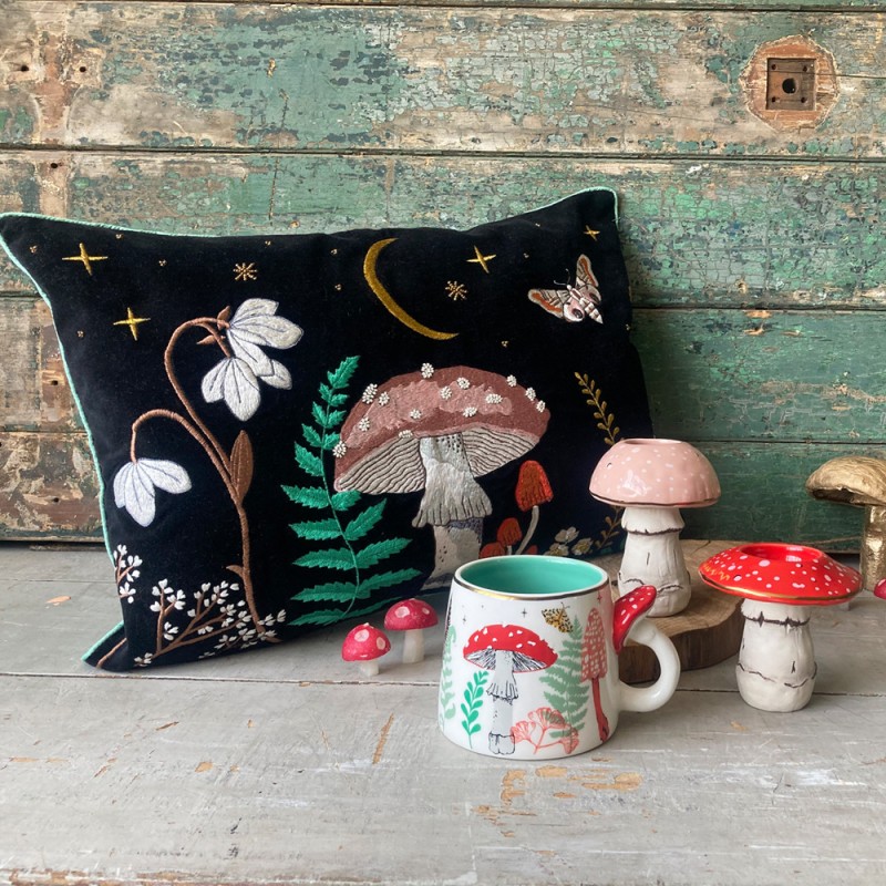 Μαξιλάρι Forage Black Velvet με κέντημα Μαξιλάρι Forage Black Velvet με κέντημα