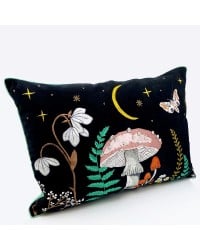 Μαξιλάρι Forage Black Velvet με κέντημα Μαξιλάρι Forage Black Velvet με κέντημα