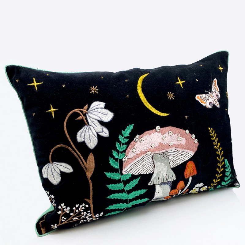 Μαξιλάρι Forage Black Velvet με κέντημα Μαξιλάρι Forage Black Velvet με κέντημα