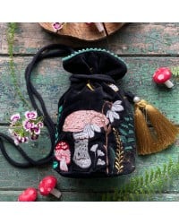 Τσαντάκι Πουγκί Forage Black Τσαντάκι-πουγκί με κορδόνι Forage από μαλακό βελούδο κεντημένο με πούλιες