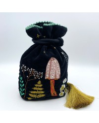 Τσαντάκι Πουγκί Forage Black Τσαντάκι-πουγκί με κορδόνι Forage από μαλακό βελούδο κεντημένο με πούλιες