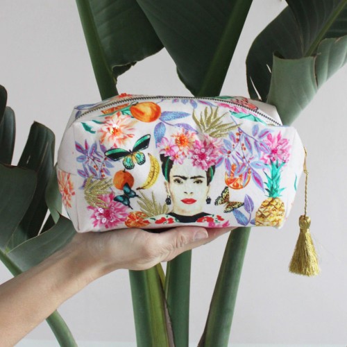 Νεσεσέρ για καλλυντικά Frida Kahlo με λουλούδια και φρούτα διακοσμημένο με χάντρες και πούλιες