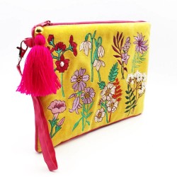 Τσαντάκι Clutch Posy Yellow από μαλακό βελούδο κεντημένο με φλοράλ παραστάσεις