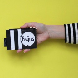 Μικρό πορτοφόλι Beatles με την εμβληματική σιλουέτα των Beatles που διασχίζουν την Abbey Road