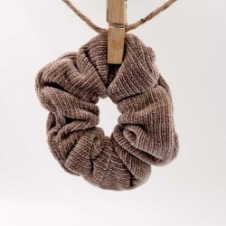 Λαστιχάκι μαλλιών scrunchie από μαλακό ύφασμα