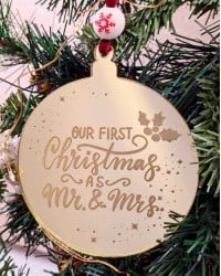 Χριστουγεννιάτικο στολίδι Our First Christmas as Mr and Mrs Χριστουγεννιάτικο στολίδι από πλέξιγκλας Our First Christmas as Mr and Mrs