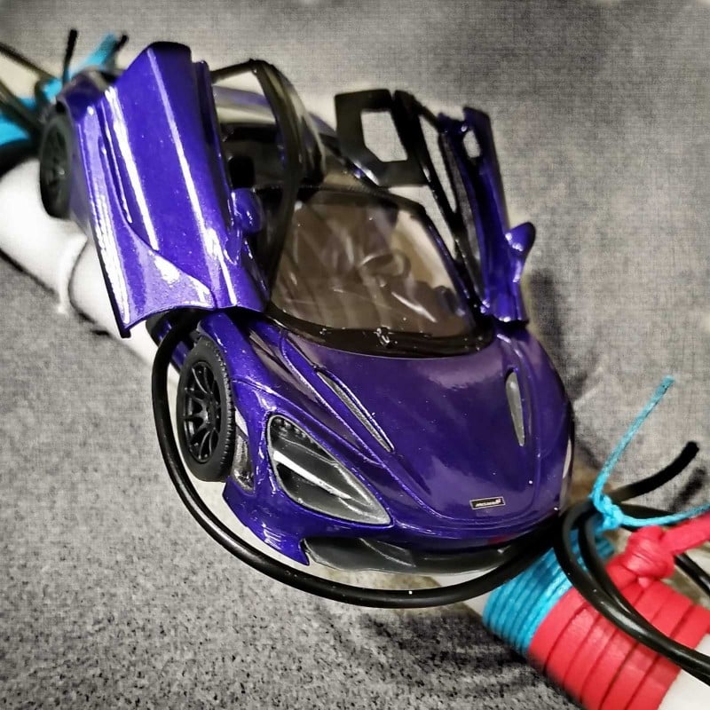 Λαμπάδα με αυτοκινητάκι McLaren 720S Λαμπάδα με αυτοκινητάκι McLaren 720S