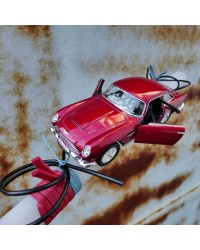 Λαμπάδα με αυτοκινητάκι Aston Martin Λαμπάδα με αυτοκινητάκι Aston Martin