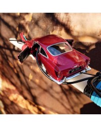 Λαμπάδα με αυτοκινητάκι Aston Martin Λαμπάδα με αυτοκινητάκι Aston Martin