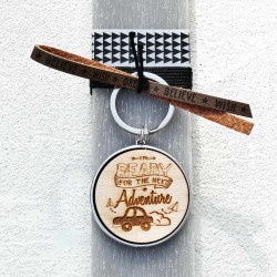 Λαμπάδα με ανδρικό μπρελόκ Adventure