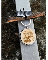 Λαμπάδα με ανδρικό μπρελόκ Adventure Λαμπάδα με ανδρικό μπρελόκ Adventure