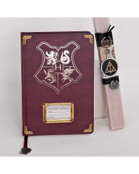 Σετ λαμπάδα με μπρελόκ και ημερολόγιο Harry Potter Σετ λαμπάδα με μπρελόκ και ημερολόγιο Harry Potter
