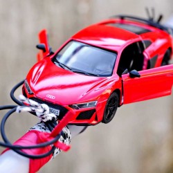 Λαμπάδα με μεταλλικό αυτοκινητάκι Audi R8 Λαμπάδα Audi R8