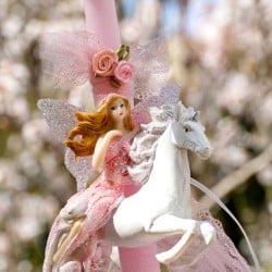 Λαμπάδα Fairy & the Unicorn Κοριτσίστικη χειροποίητη λαμπάδα με κεραμική νεράιδα πάνω σε μονόκερο και τούλι
