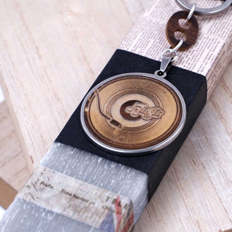 Handmade scented Easter candle for men with Vinyl Discs key-ring and wooden parts