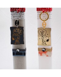 Λαμπάδες Για Ζευγάρι με Μπρελόκ Snoopy Χειροποίητες λαμπάδες με ανδρικό και γυναικείο μπρελόκ Snoopy για ζευγάρι