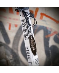 Ανδρική λαμπάδα με κολιέ φτερό Ανδρική λαμπάδα με κολιέ από κορδόνι με φτερό