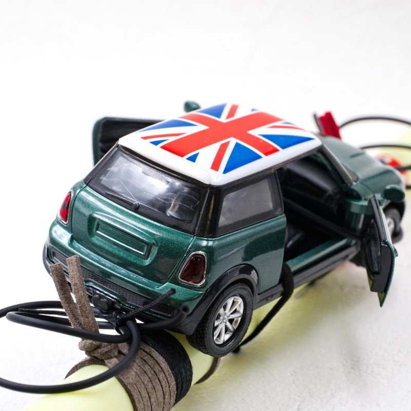 Λαμπάδα με μεταλλικό αυτοκίνητο Mini Cooper
