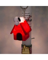 Λαμπάδα με φωτιζόμενο μπρελόκ Snoopy Λαμπάδα φωτιζόμενο μπρελόκ με τον Snoopy και το σπιτάκι του