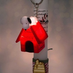 Λαμπάδα φωτιζόμενο μπρελόκ με τον Snoopy και το σπιτάκι του