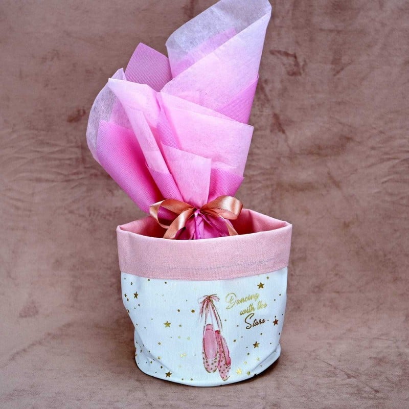 Πασχαλινό αβγό 120 γρ.από σοκολάτα γάλακτος ντυμένο με υφάσματα και κορδέλες