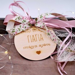 Γούρι ξύλινο με μήνυμα "όπου υπάρχει γιαγιά υπάρχει αγάπη"