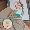 Μπρελόκ γούρι 2022 για την καλύτερη κόρη σε κουτί με διακόσμηση