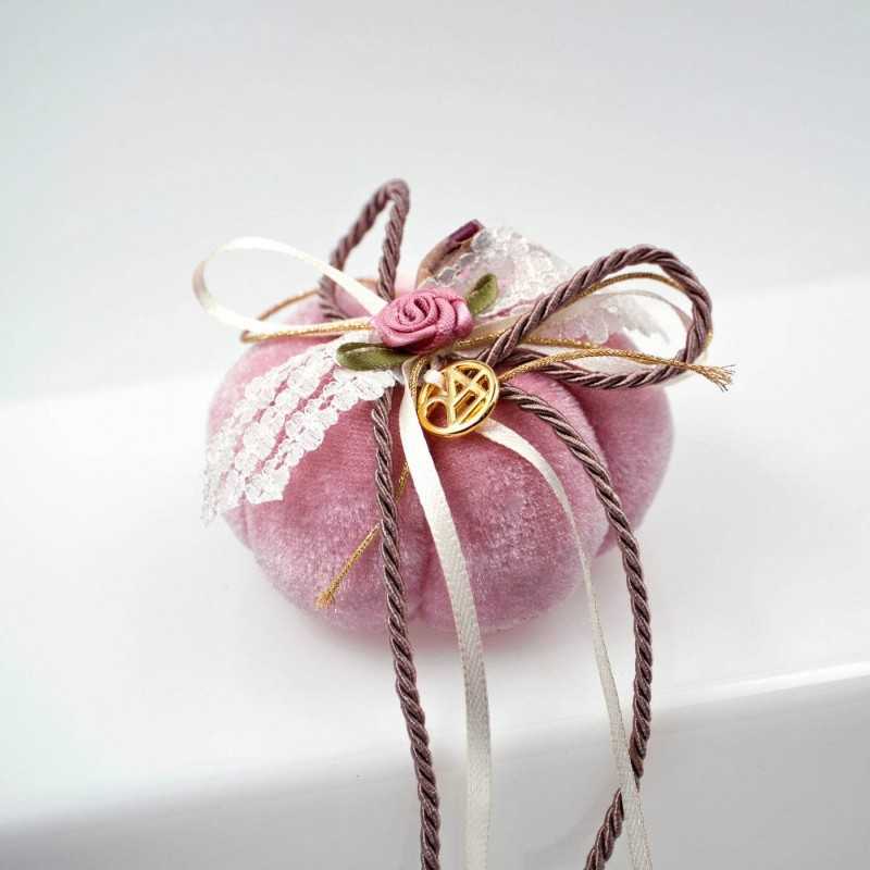 Mini Christmas Lucky Pumpkin 2025 Mini Christmas Lucky Pumpkin 2025 with romantic ribbons and gold-plated parts