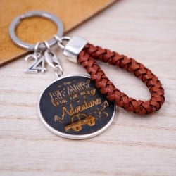 Χειροποίητο ανδρικό μπρελόκ γούρι με ξύλινο στοιχείο και επάργυρα μεταλλικά στοιχεία
