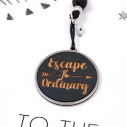 Ανδρικό γούρι αυτοκινήτου με μήνυμα Escape the Ordinary