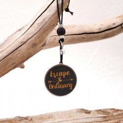 Ανδρικό γούρι αυτοκινήτου με μήνυμα Escape the Ordinary