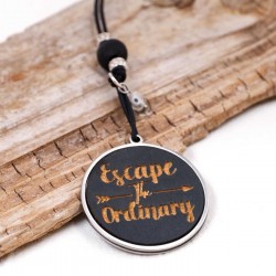 Ανδρικό γούρι αυτοκινήτου με μήνυμα Escape the Ordinary