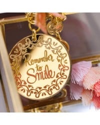 Μπρελόκ Γούρι με μήνυμα Remember to Smile Χειροποίητο μπρελόκ γούρι από πλέξιγκλας και επίχρυσα στοιχεία