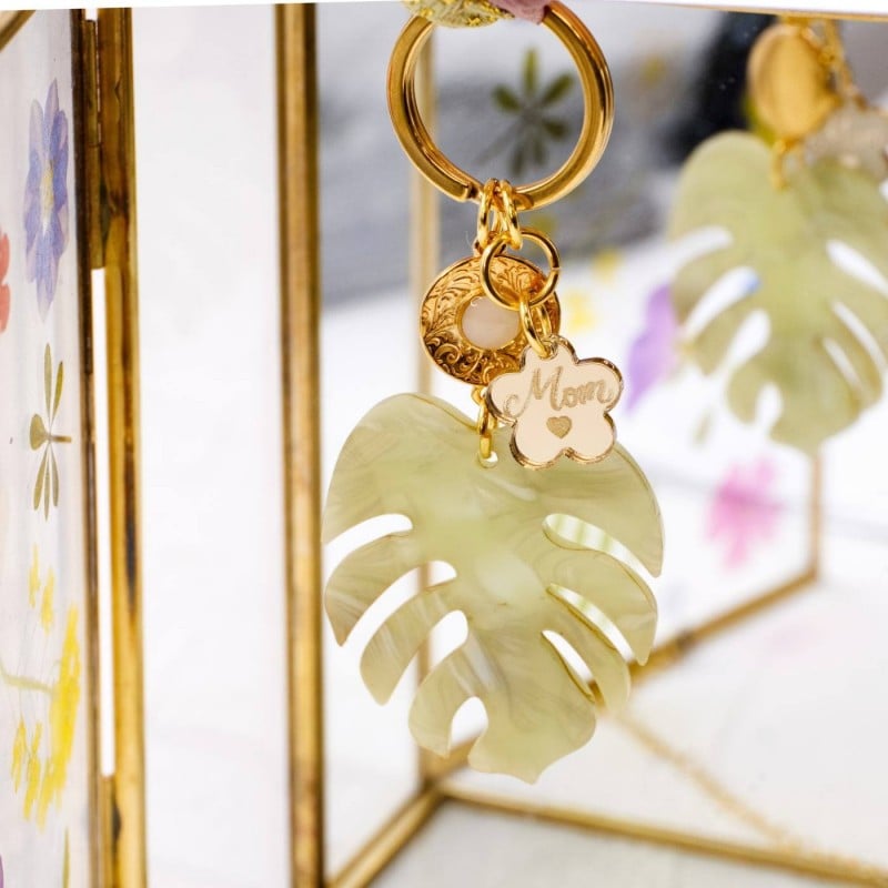 Mama Plexiglass Leaf Keychain Handmade key-chain with plexiglass and gold-plated parts