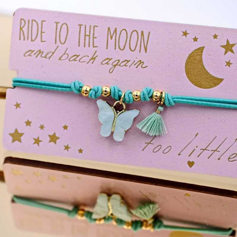 Παιδικό ελαστικό βραχιόλι με πεταλούδα, επίχρυσα στοιχεία και ξύλινο ταμπελάκι
