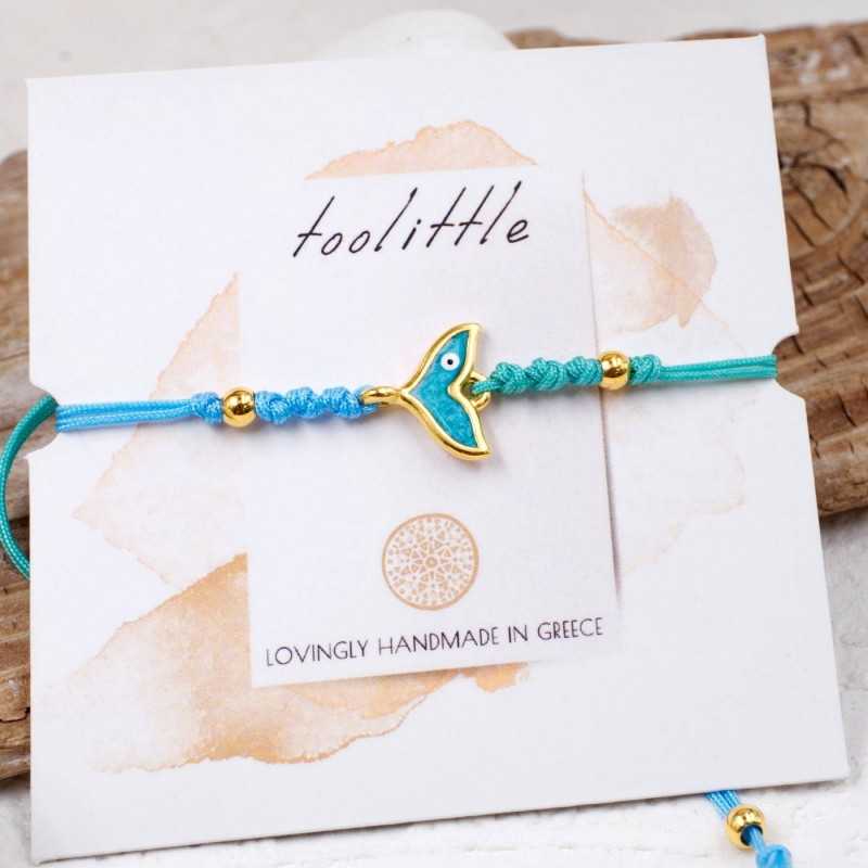 Macrame bracelet with enamelled fishtail Handmade macrame bracelet with gold-plated metal parts and enamelled fishtail