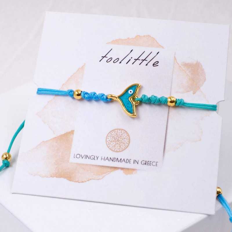 Macrame bracelet with enamelled fishtail Handmade macrame bracelet with gold-plated metal parts and enamelled fishtail