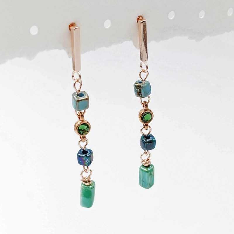 Earrings with Swarovski crystals and ceramic cubes in rose gold-plating 