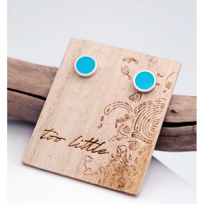Stud earrings with enamel in silver-plating on wooden engraved card 