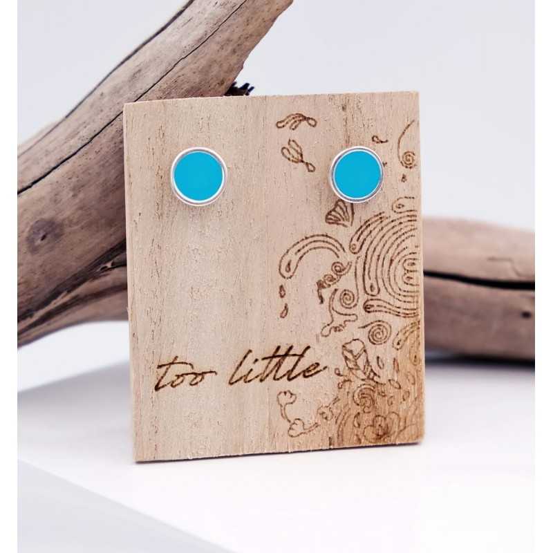 Stud earrings with enamel in silver-plating on wooden engraved card 