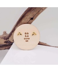 Stud earrings gold-plated Stud earrings with gold-plating on wooden engraved card
