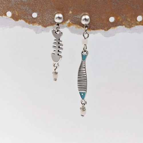 Dissimilar earrings silver-plated with enamel