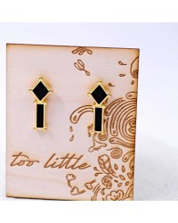 Stud earrings with enamel Stud earrings with enamel in gold-plating on wooden engraved card