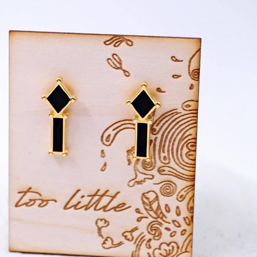 Stud earrings with enamel in gold-plating on wooden engraved card 